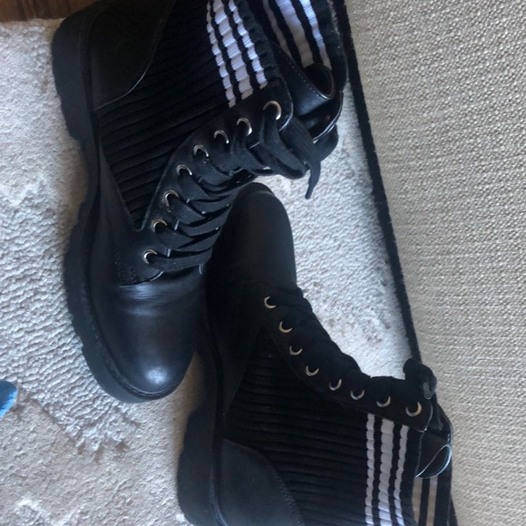 Boots - Picture 4 of 4